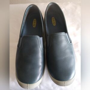 Womens Keen slip on shoe. Teal blue.